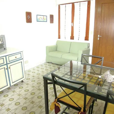 Spacious For 4 Persons In With Garden ロゾリーナ・マーレ
